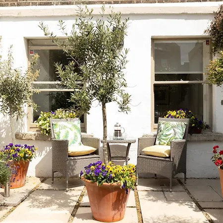 Daire Pembroke Guest *