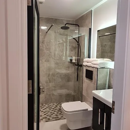 Pembroke Guest Apartman *
