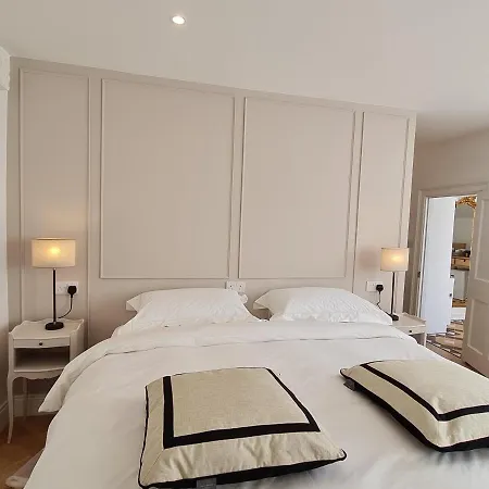 Pembroke Guest *