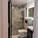 Pembroke Guest דירה *
