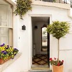 Pembroke Guest דירה *